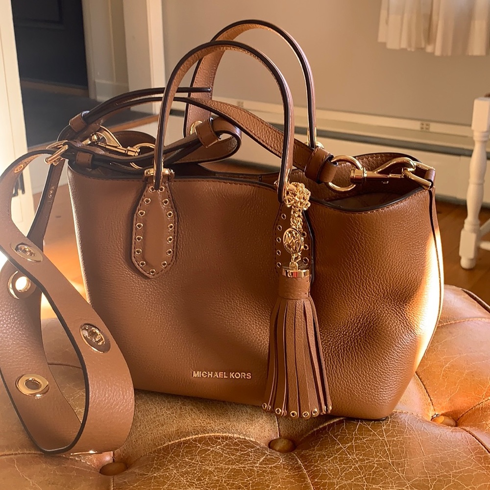 NWT‼️ Michael Kors Brooklyn pebbled leather gorgeous handbag!Bag included.